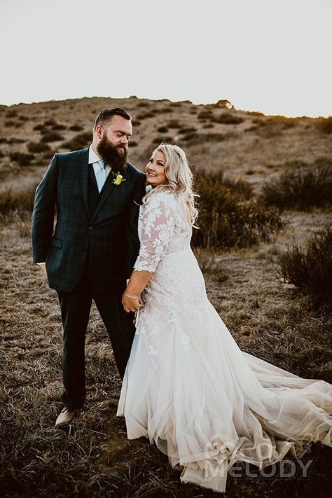 Fat Bride, Curvy Wedding, Court Train Wedding Dress, Train Wedding Dress, Wedding Portrait Poses, Plus Size Wedding Dress, Plus Size Brides, Western Wedding Dresses, Plus Size Bride