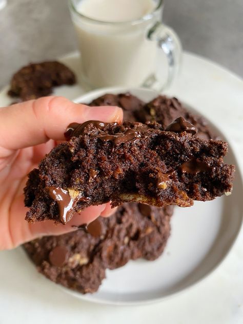 Vegan Sweet and Salty Brownie Cookies | Upbeet & Kaleing It Vegan Brownie Cookies, Healthy Vegan Dessert, Healthy Chocolate Cookies, Chocolate Brownie Cookies, Vegan Baking Recipes, Caramel Drizzle, Cookies Vegan, Vegan Brownie, Healthy Vegan Snacks