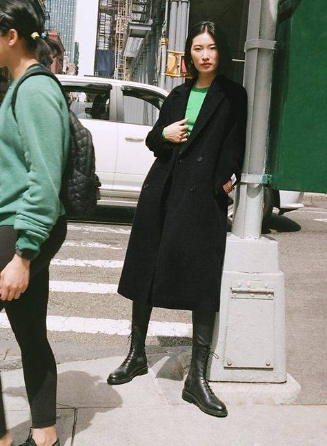 The 8 Best Fall Clothing Pieces for Petite Women, Hands Down | Who What Wear Black Wool Coat Outfit, Oversized Coat Outfit, Petite Winter Coats, Petite Street Style, Black Wool Coat Women, Black Coat Outfit, Womens Black Coat, Cable Knit Beanie, Coat Street Style