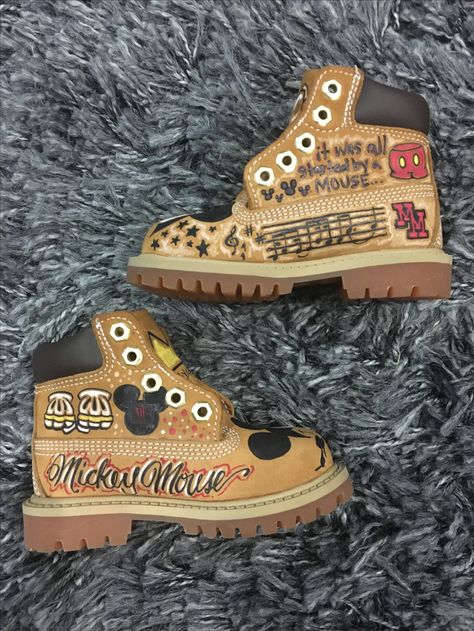 Mickey Mouse themed -street art inspired - custom Timberland boots for my son. Custom Timberlands, Hype Pics, Custom Timberland Boots, Futuristic Shoes, Boutique Ideas, Custom Design Shoes, Beauty Inspo, Design Shoes, Aesthetic Shoes