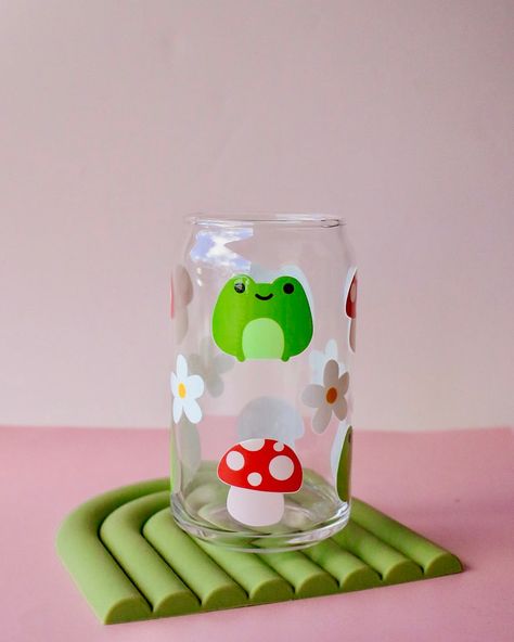 A cute glass for all your beverage needs. This glass is perfect for enjoying any iced drink! DETAILS: 16 oz. glass can Design made with UVDTF decal Lid and straw sold separately CARE INSTRUCTIONS: Recommended handwash only Do not scrub or soak design Not dishwasher or microwave safe For more information on shipping, please refer to the FAQs. No refunds or exchanges. If you have any questions about your order, please reach out via email at shop@madebyaprillynn.com Glass Painting Designs Easy, Cute Wine Glass Painting Ideas, Painted Glass Cups, Wine Glass Painting Ideas Easy, Glass Cup Painting Ideas, Glass Cup Painting, Glass Can Design, Wine Glass Painting, Jar Painting