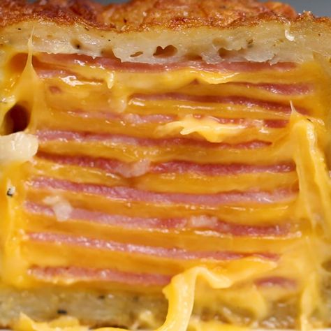 Tasty UK on Twitter: "Ham and Cheese Hashbrown Cubes https://t.co/xulhXIXcWq" / Twitter Mac And Cheese Rezept, Krispy Kreme, Ham And Cheese, Breakfast Dishes, Appetizer Snacks, Food Videos, Buzzfeed, Breakfast Brunch, Food To Make