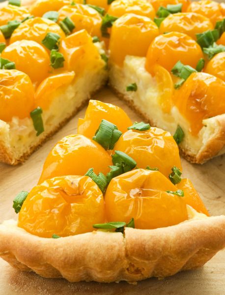 Cheese Tart Recipe, Cherry Tomato Pasta Sauce, Tomato And Goat Cheese, Tomato Goat Cheese, Cherry Tomato Recipes, Goat Cheese Tart, Yellow Tomatoes, Cherry Tomato Pasta, Cheese Tart