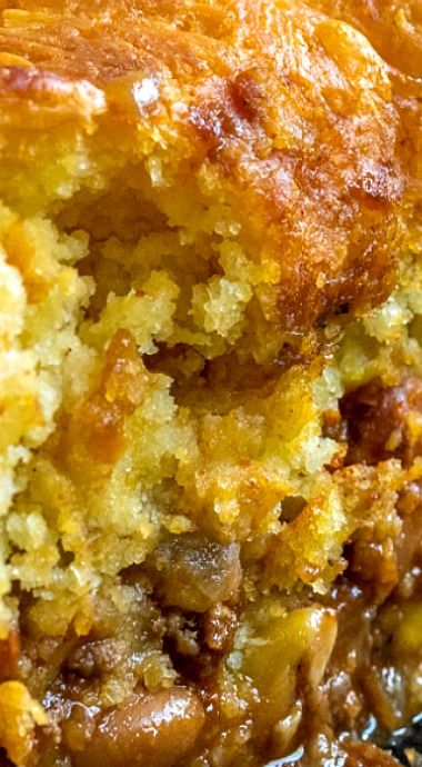 Cornbread Skillet Casserole, Chili Cornbread Casserole Jiffy Ground Beef, Chilli Cornbread Casserole Jiffy, Chili Cornbread Pie, Chili Pot Pie With Cornbread Crust, Chili Pie Cornbread, Beef And Cornbread Casserole, Chili Meat Recipes, Cornbread Meals Dinners