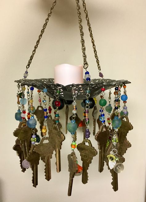 Key Recycle Craft Ideas, Recycled Keys Crafts Diy Ideas, Old Key Windchime, Diy Old Keys Projects Ideas, Key Crafts Ideas, Key Crafts Recycled, Crafts With Keys, Old Keys Repurpose, Found Object Art Ideas