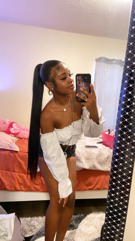 Black girl sleep ponytail 😍 Sleep Ponytail, Big Ponytail, Black Ponytail, Straight Ponytail, Girl Sleeping, Protective Styles, Curly Hair, Curly Hair Styles, Sleep