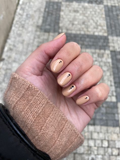 Nails With Black Dots, Nails With Dots, Nails With Black, Tan Nails, Nude Nail Polish, Nude Nail, Brown Nails, Black Dots, Nude Nails