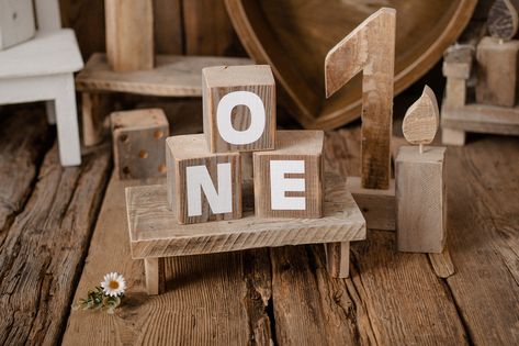 Blocks With Letters, Photo Props Birthday, Wood Props, Props Photography, Baby Fotografie, Diy Props, Aged Wood, Birthday Photo Props, Infant Photography Props