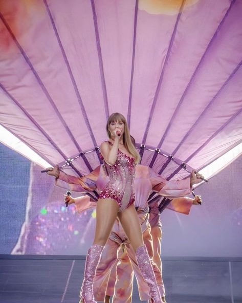 Taylor Swift Eras Photos, Taylor Swift Miami, Lover Eras Tour, Taylor Swift Images, Photos Of Taylor Swift, Taylor Swift Fan Club, Estilo Taylor Swift, Taylor Swift Cute, Swift Photo