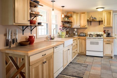 Natural Wood Kitchen Cabinets With White Appliances, White Appliances With Wood Cabinets, Wood Cabinets White Appliances, White Kitchen Appliances Wood Cabinets, Kitchens With White Appliances, White Appliances In Kitchen, Kitchen With White Appliances, Hickory Cabinets Kitchen, Stained Hickory