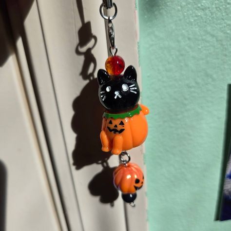 Some spooky charms in the sun. Preparing for autumn markets . . . #charms #phonecharms #crafts #jewelry #halloween #smallbusiness Shrinky Dink Ideas, Thrift Market, Halloween Clay, Jewelry Halloween, Shrinky Dink, Halloween Autumn, Halloween Charms, Crafts Jewelry, Clay Charms