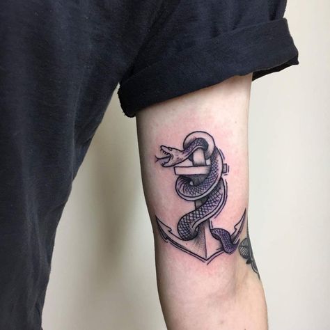 Old school tattoo, snake, anchor Tattoo Snake, Anchor Tattoos, Curvy Petite Fashion, Fashion Petite, Snake Tattoo, School Tattoo, Nautical Fashion, Teacher Outfits, Old School Tattoo