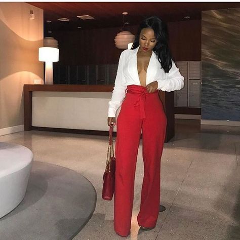 5,203 Likes, 9 Comments - Fashion Black And White (@fashion_black_and_white) on Instagram: “‼️❤️❤️‼️” Woman In Red, Chique Outfits, Vacation Outfit, Night Out Outfit, Red Pants, Fashion Night, Looks Chic, Looks Style, Look Fashion