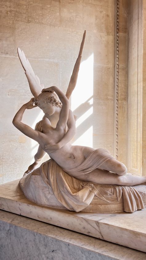 Paris France the Louvre scultupre art aesthetic Louvre Statues, The Louvre Aesthetic, Louvre Paintings, Louvre Museum Art, Art History Aesthetic, Louvre Aesthetic, Louvre Art, Le Louvre, French Aesthetic