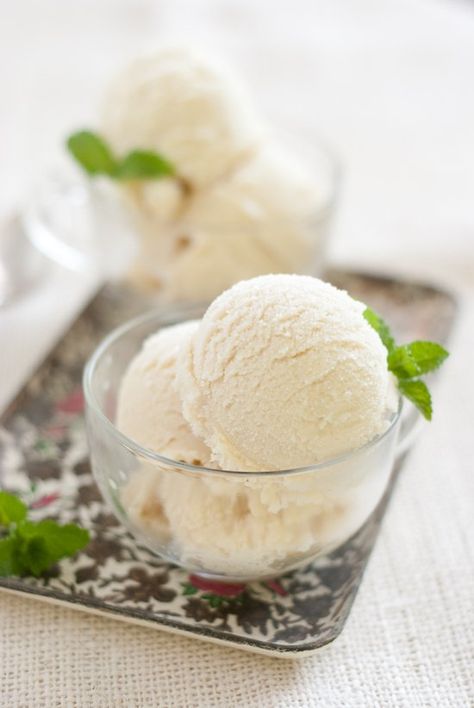 Fresh Mint Ice Cream, Food Fusion, Mint Ice Cream, Mint Recipes, Custard Recipes, Favorite Dessert, Ice Cream Treats, Ice Cream Recipe, Beltane