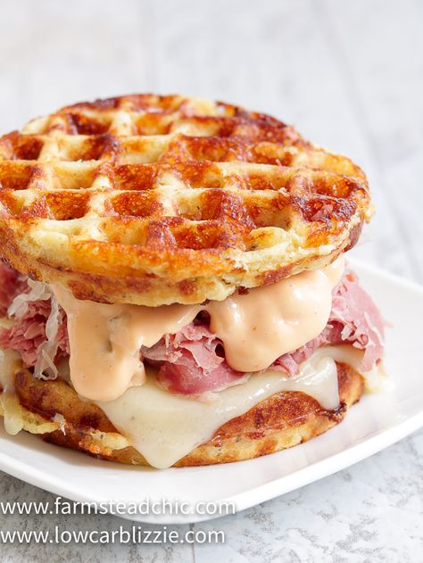 Low Carb Reuben, Chaffle Bread, Keto Reuben, Low Carb Sandwiches, Corn Beef, Waffle Maker Recipes, Thousand Island, Reuben Sandwich, Thousand Island Dressing