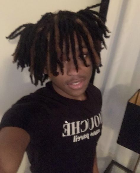 Twist Braids Guys, Men With Short Locs, Dreads Men Styles, Dreads Styles Men, Short Locs Hairstyles Men, Ways To Style Locs, Dyed Dreads Men, Loc Hairstyles Men, Locs Hairstyles Men