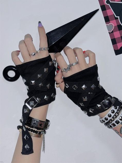 Elevate your punk-inspired look with these edgy techwear gloves. The black color and studs design add a rebellious and stylish touch to your outfit. These gloves are perfect for adding a punk flair to your wardrobe.   Please note that this product includes only one pair of gloves. Colorful Punk Outfits, Balenciaga Shoot, Punk Rock Style Outfits, Techwear Gloves, Punk Outfits Aesthetic, Punk Goth Outfits, Cute Punk Outfits, Grunge Punk Outfits, Punk Inspired Fashion