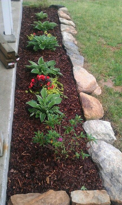 Natural rock for flower bed border - for the 'daisy garden' beside the carport... Edging Landscape, Garden Edge, Flower Bed Borders, Backyard Flowers Garden, Flower Bed Edging, Backyard Flowers, Edging Ideas, Landscape Edging, Rock Garden Landscaping