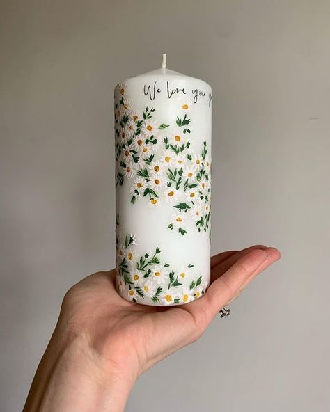 Aesthetic Candle Painting, Painting Candles With Wax Ideas, Wax Painted Candles, Drawing On Candles, Candle Painting With Wax Ideas, Painting On Candles, How To Paint Candles, Candle Painting Ideas, Painted Candle Jars