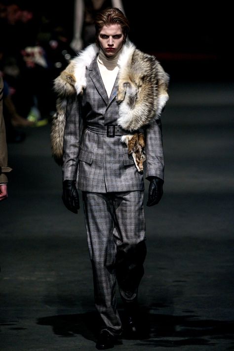 Suit With Fur Coat Men, Men Couture, Medieval Core, Mcqueen Menswear, Manly Fashion, Alexander Mcqueen Menswear, Boyfriend Fashion, Fur Coat Men, Bram Stoker