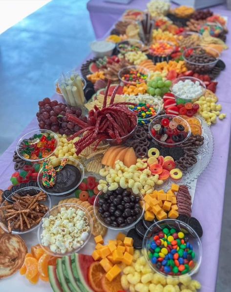 Kids Grazing Table, Fancy Snacks, Kids Birthday Food, Charcuterie Display, Birthday Things, Birthday Party Treats, Grazing Table, Charcuterie Inspiration, Party Trays