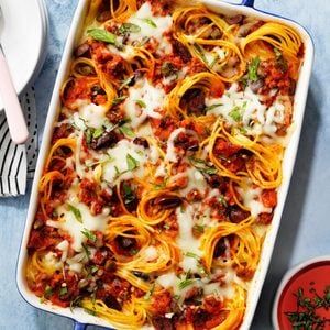 Baked Spaghetti Recipe: How to Make It Easy Ziti, Ziti Bake, Italian Pasta Bake, Beef Bake, Baked Spaghetti Recipe, Spaghetti Pie, Sausage Spaghetti, Spaghetti Casserole, Baked Pasta Recipes