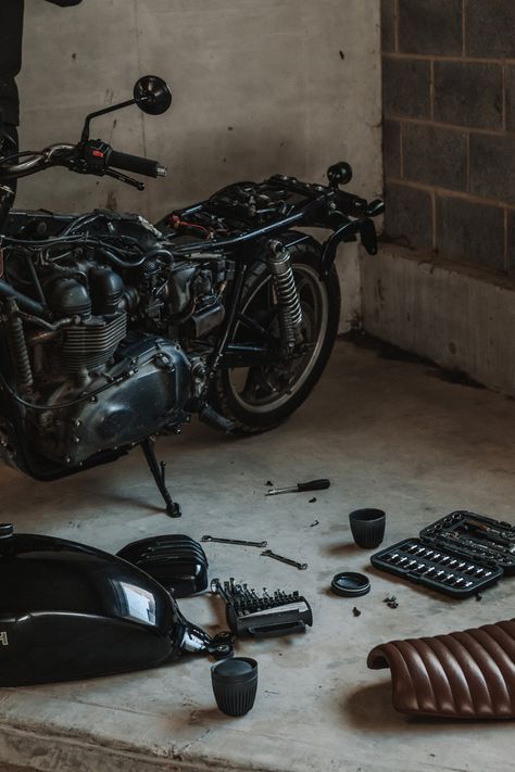 Motor Shop Aesthetic, Dark Academia Motorcycle, Motorcycle Shop Aesthetic, Motorcycle Garage Aesthetic, Motorcycle Mechanic Aesthetic, Old Motorcycle Aesthetic, 90s Motorcycle Aesthetic, 80s Motorcycle Aesthetic, Triumph Aesthetic