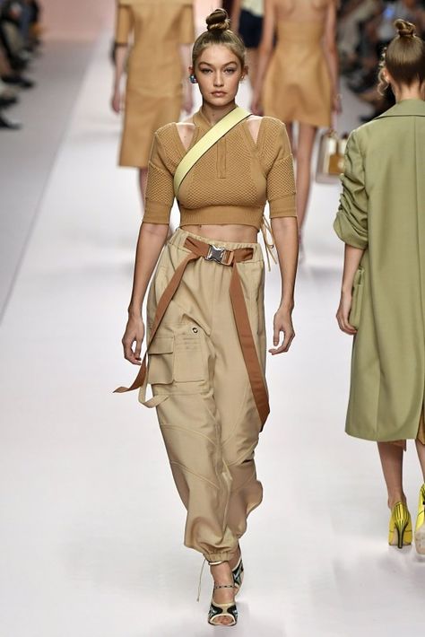 Mode Costume, Safari Style, Cooler Look, Fashion Dresses Casual, British Vogue, Fashion Weeks, Casual Summer Dresses, Summer 2019, Mode Inspiration