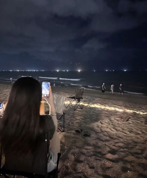 Ulzzang Girl Beach, Ulzzang Beach, Faceless Ulzzang, Faceless Ulzzang Girl, Ulzzang Girl Faceless, Asian Girl Aesthetic Faceless, Beach Date Night, Bed Photoshoot Aesthetic, Beach Date Aesthetic