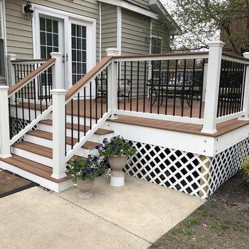 Browse the Composite Decking Photo Gallery to see the beauty of your future deck! - DecksDirect Front Deck Remodel, Composite Deck Bench, Small Deck Design Ideas, Simple Deck Off Back Of House, Tall Decks, Backyard Decks Ideas, Deck Lattice Ideas, Composite Deck Ideas, Lattice Deck