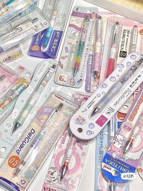 Stationary Aesthetic, Aesthetic Pens, Studying Stationary, Preppy School Supplies, Pretty School Supplies, School Suplies, Stationery Obsession, Cute Stationary School Supplies, School Bag Essentials