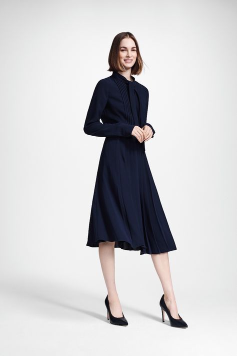 ~ Living a Beautiful Life ~ Brooks Brothers Resort 2020 Collection - Vogue Women's Runway Fashion, Brooks Brothers Women, Branded Outfits, Sophisticated Outfits, Resort 2020, A Beautiful Life, 2020 Fashion, 1940s Fashion, Fashion 2020