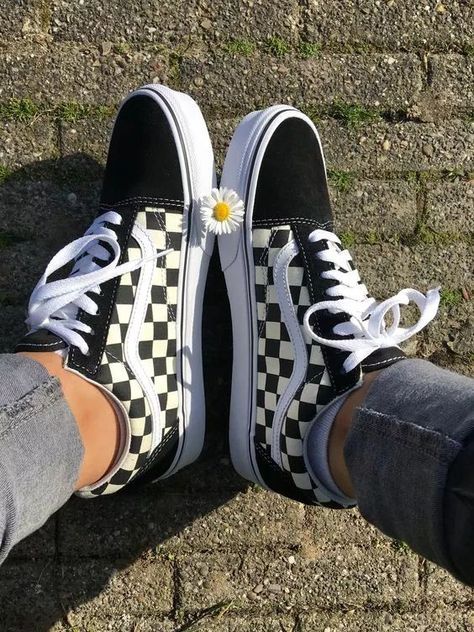 Checkered Clothing, Black Vans Outfit, Estilo Vans, Vans Aesthetic, Cute Vans, Tenis Vans, Vans Outfit, Checkered Vans, Dr Shoes