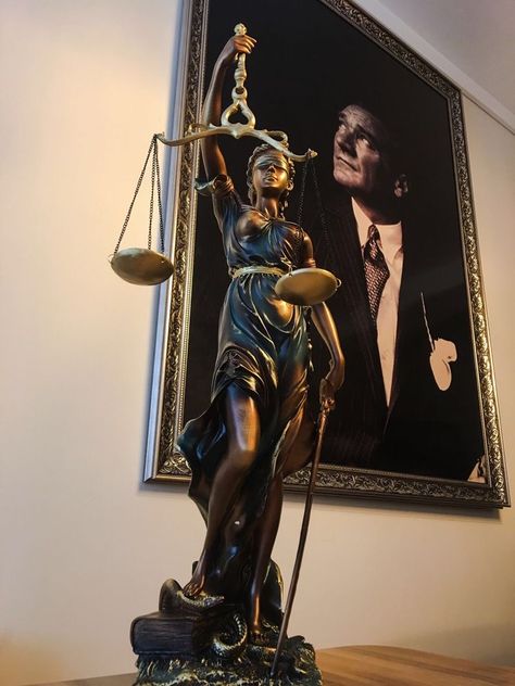 Lawyer Art Wallpaper, Lady Justice Statue, Justice Statue, Law School Life, Law School Inspiration, My Future Job, Scales Of Justice, Career Vision Board, Lady Justice