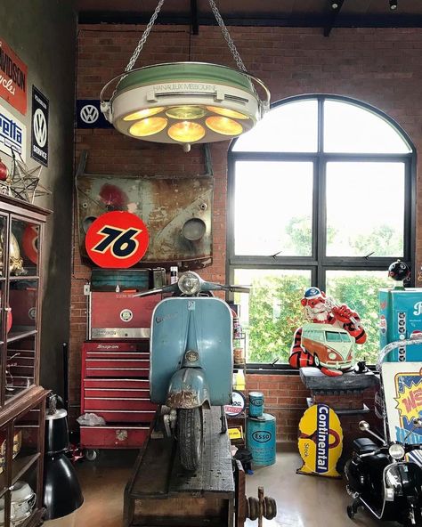 50s Garage, Vintage Garage Ideas, Retro Garage, Garage Design Interior, Garage Organisation, Garage Furniture, Garage Loft, Cool Garages, Garage Organization Diy