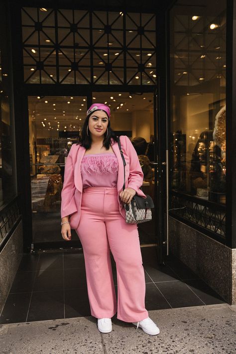 The Plus-Size Women Who Ruled the Street Style Game During New York Fashion Week | InStyle.com Plus Size Street Style, Moda Plus, Fashion Gallery, Curvy Girl Outfits, Curvy Outfits, Fashion Week Street Style, Curvy Fashion, Look Cool, New York Fashion Week