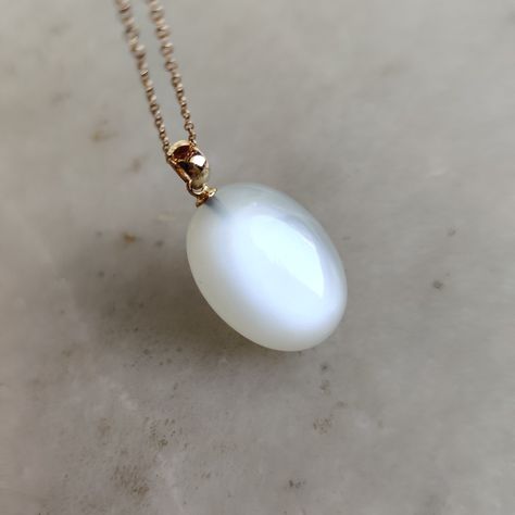 This stunning pendant is set in 14K Solid Yellow Gold with Natural White Moonstone with utmost precision. It is an unique gemstone pendant for nearly every occasion and is completely hassle-free jewelry. ITEM DETAILS * Gem: White Moonstone * Gem Size: 17X22mm * Gem Shape: Oval * Gem Weight: 26.32 carats * Gold Purity: 14KT  * Gold Weight: 0.42 gram * Total Weight of the Pendant: 5.69 gram The Gold purity is guaranteed and it comes with authentic 14KT gold hallmark. Since my items are handmade, they are absolutely nickel and lead free. Natural White Moonstones cabochon with drill setting and gold bail are studded on it with utmost precision.  CUSTOMIZATION * Gemstone customization is available and it can be substituted with a gem of your choice. Kindly message me for the same. PACKAGING * T Maximalist Jewelry, Oval Jewelry, Rainbow Moonstone Necklace, Handmade Jewelry Box, Inner Wisdom, Jewelry Accessories Ideas, White Moonstone, Emotional Balance, Birthstone Pendant