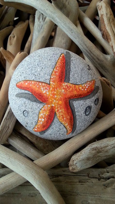 Painted stones starfish miniature beach decor hand by AxiKedi Beach Miniature, Starfish Painting, Painted Pebbles, Rock And Pebbles, Painted Rocks Diy, Painted Shells, Beach Rocks, Painted Stone, Hand Painted Stones