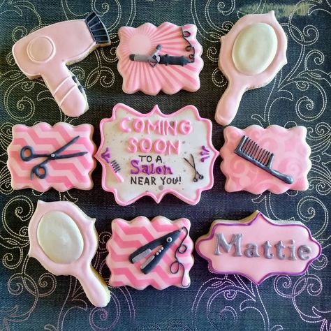 Cosmo Graduation Party, Cosmetology Party Ideas Graduation, Hair Stylist Graduation Party Ideas, Cosmetologist Graduation Party, Cosmetology Graduation Cake Ideas, Beautician Graduation Party, Beauty School Graduation Party Ideas, Hairdresser Graduation Party Ideas, Cosmetology Graduation Party Decorations