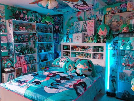 Hatsune Miku Room, Hatsune Miku Aesthetic, Miku Room, Miku Aesthetic, Anime Bedroom Ideas, Nerd Room, Kawaii Bedroom, Otaku Room, Miku Hatsune