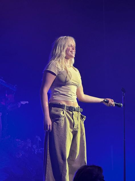 Renee Rap Outfit, Renee Rapp Tour Outfits, Rene Rapp Outfits, Renee Rapp Body Type, Renee Rapp Outfit Aesthetic, Renee Rapp Style Outfits, Renne Rapp Outfits, Reneé Rapp Outfit, Renee Rapp Style