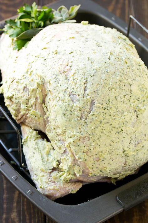 Roast Turkey Recipes Thanksgiving, Turkey Rub Recipes, Delicious Turkey Recipes, Best Roasted Turkey, Turkey Seasoning, Whole Turkey Recipes, Herb Roasted Turkey, Herb Turkey, Roast Turkey Recipes