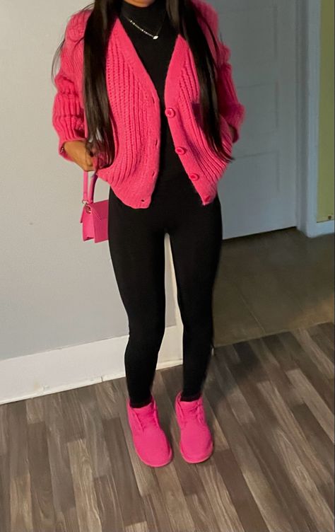 All Black With Pink Shoes Outfit, College Outfits Usa, Outfits Fall Black Women, Ugg Tasman Slippers Outfit Pink, Simple Valentines Outfits School, Long Pink Sweater Outfit, Pink Ugg Outfit Ideas, Warm Baddie Outfits, Uggs Outfits Black Women