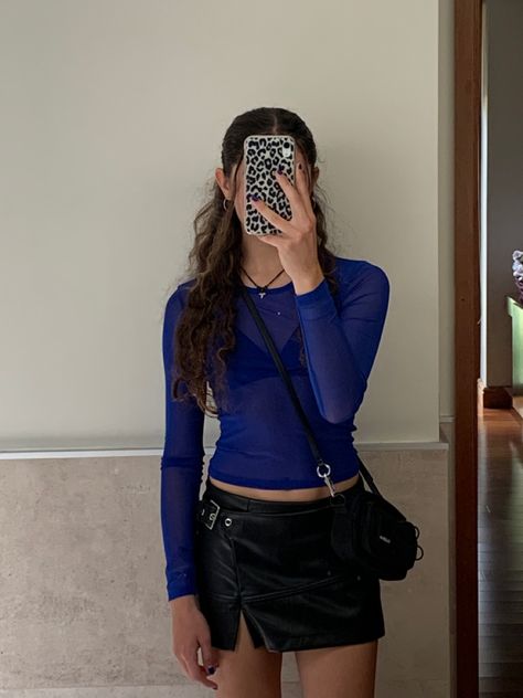 Concert Leather Skirt Outfit, Concert Outfit Leather Skirt, Rbd Outfits, Outfit Leather Skirt, Leather Skirt Outfit, Girly Aesthetic, Spring Wear, Concert Fits, Skirt Outfit