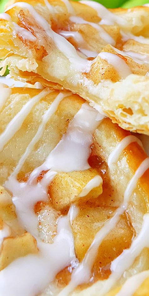 Cream Cheese Apple Dessert, Apple Cream Cheese Puff Pastry, Puff Pastry Apple Dessert, Puff Pastry And Apples Recipes, Apple Danish Puff Pastry, Apple Cream Cheese Dessert, Desserts With Puff Pastry Sheets, Apple Puff Pastry Recipes, Apples And Cream Cheese