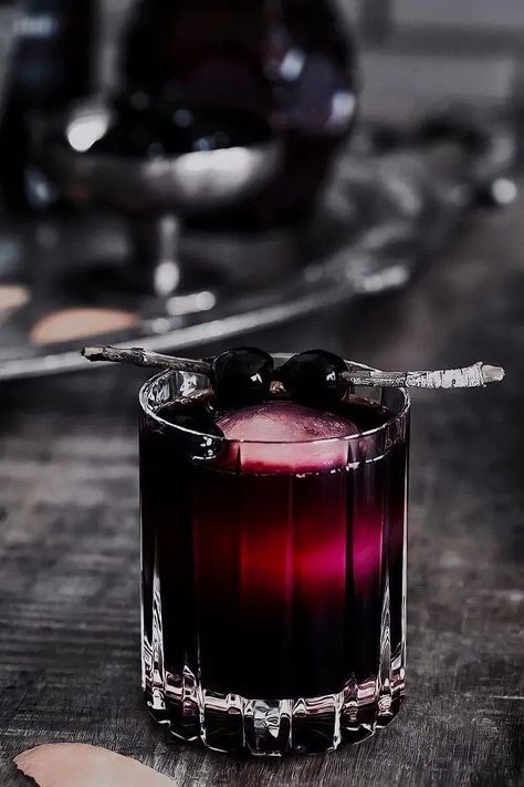 20 spooky and aesthetic cocktails that will elevate your halloween game 3 Aesthetic Cocktails, Cinnamon Schnapps, Black Food Coloring, Melon Liqueur, Classy Halloween, Red Cocktails, Colorful Drinks, Lime Soda, Festive Drinks