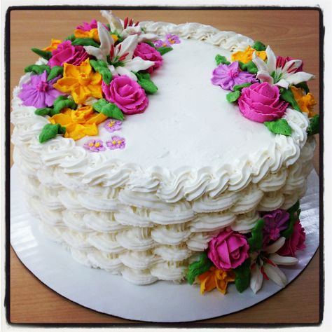 Buttercream basket weave cake with royal icing flowers Basket Weave Cake, Birthday Cake Icing, Icing Cake Design, Royal Icing Cakes, Basket Cake, Lace Cake, Cake With Flowers, Cake Decorating Icing, Cake Frosting Recipe