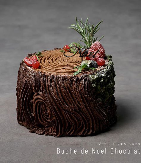 Christmas cake, winter cake, winter cake ideas, Christmas tree cake, festive cake Christmas Tree Stump Cake, Yule Cake Winter Solstice, Christmas Novelty Cakes, Small Christmas Cakes Ideas, Yule Log Cake Decoration, Winter Cake Ideas, Christmas Cakes Ideas, Winter Themed Cake, Winter Wedding Cake Ideas