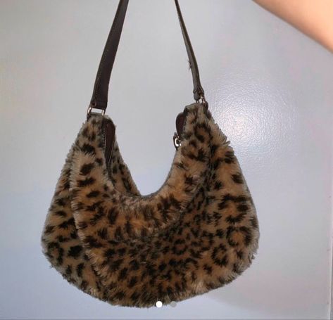 Fuzzy Purse, Fuzzy Bag, Y2k Accessories, 90s Fashion Outfits, Pretty Bags, Cute Bags, Bags Designer Fashion, Fashion Pictures, Y2k Fashion